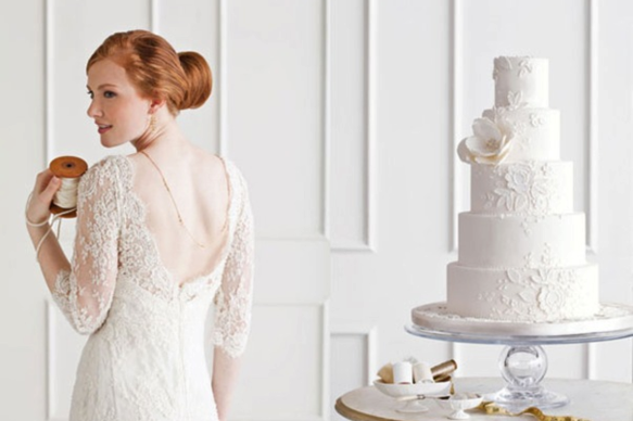 Tendenza torte nuziali 2019: Wedding Dress Cake (indossa la tua torta!)