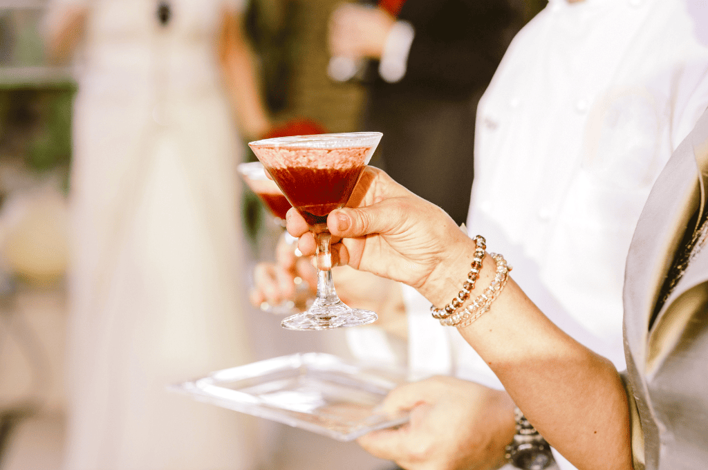 Crea il tuo cocktail bar, tutte le tendenze per drink personalizzati al matrimonio