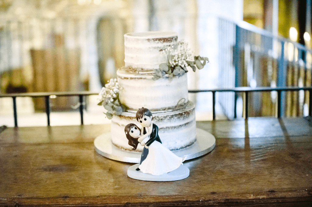 Naked cake matrimonio: la torta nuziale più di tendenza per le cerimonie del 2024